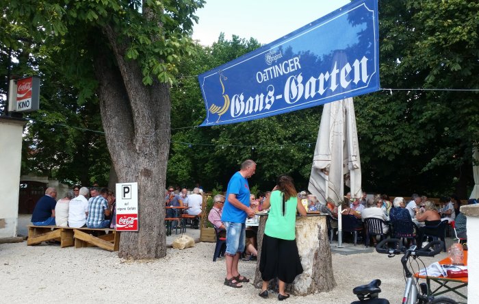 Biergarten des Hotel Goldene Gans in Oettingen